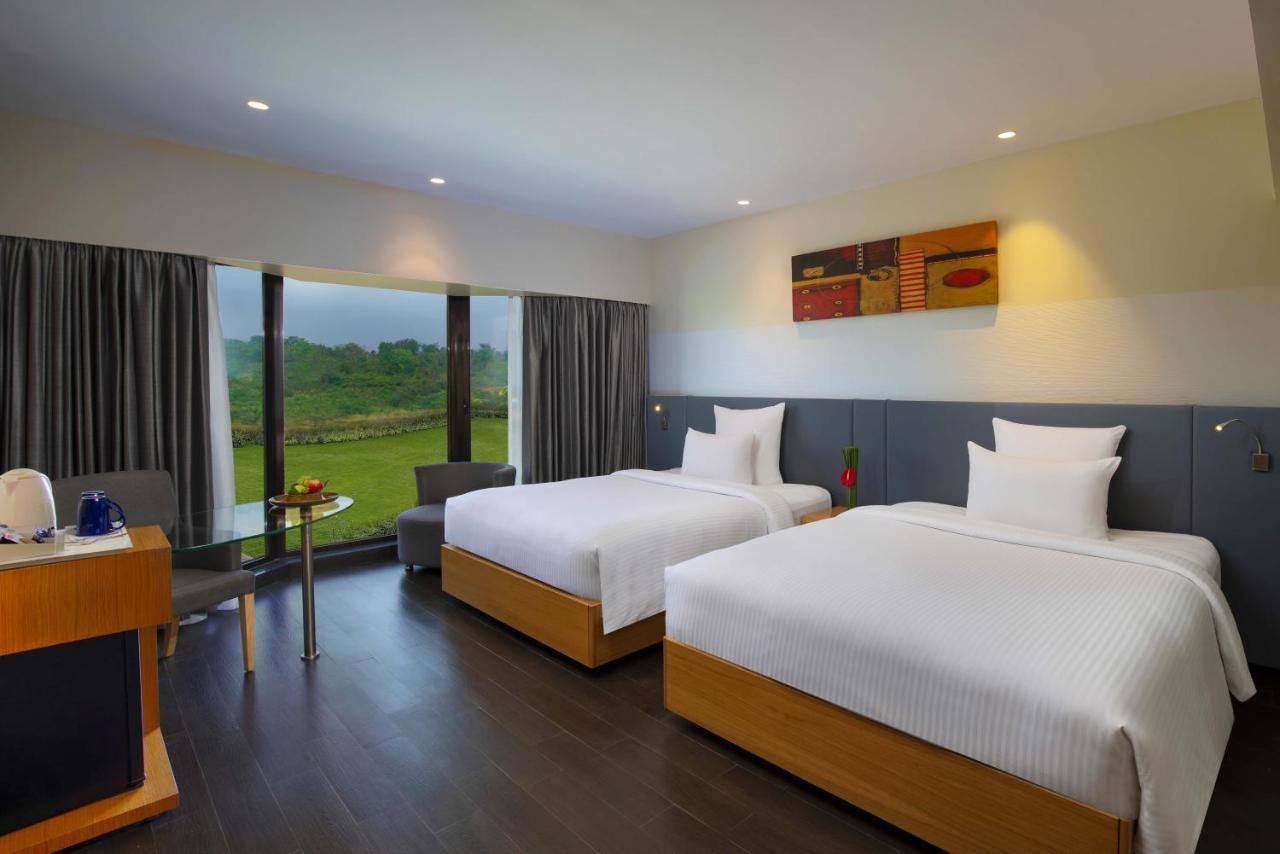 Novotel Imagicaa Кополи Екстериор снимка