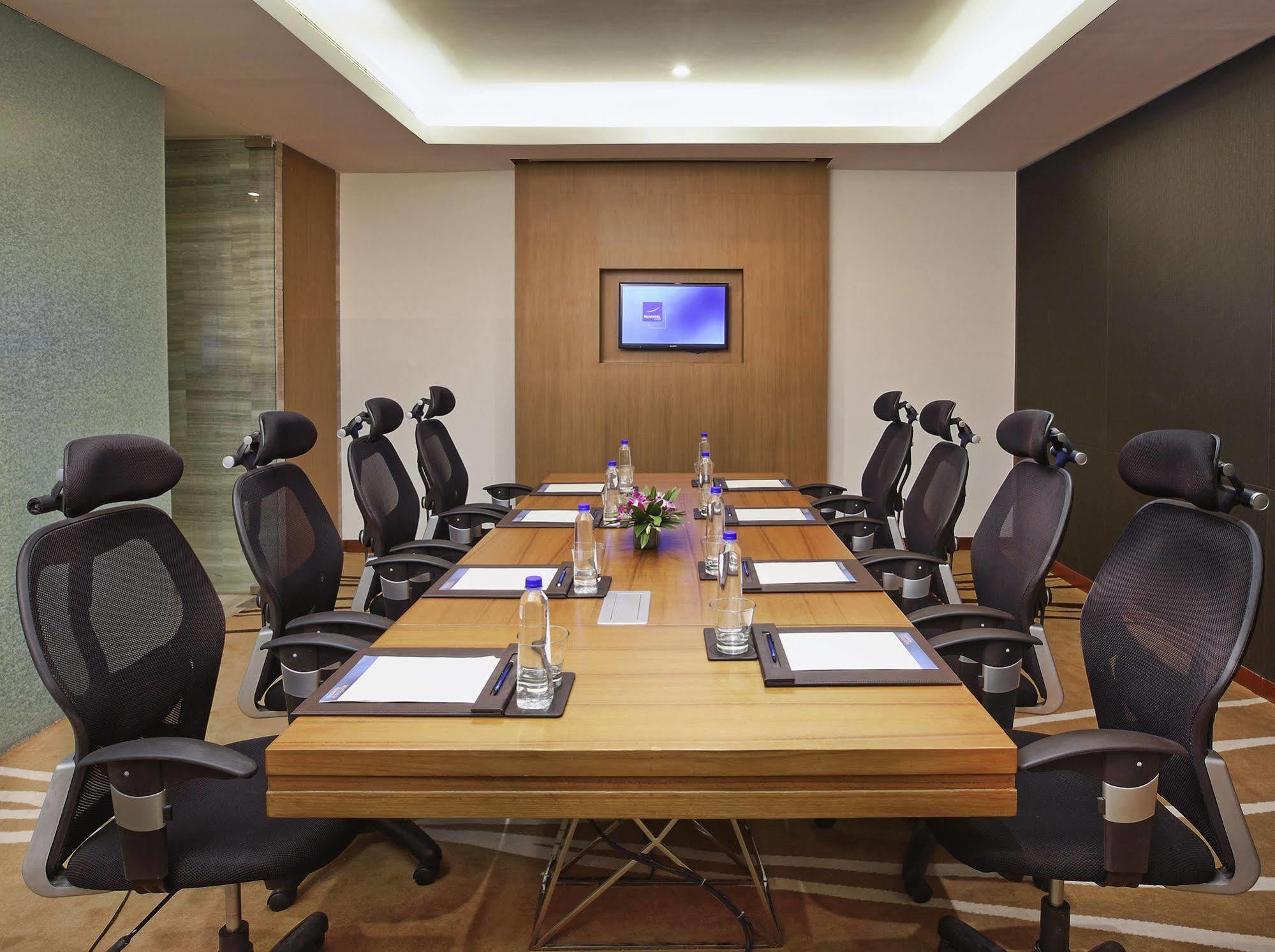 Novotel Imagicaa Кополи Екстериор снимка